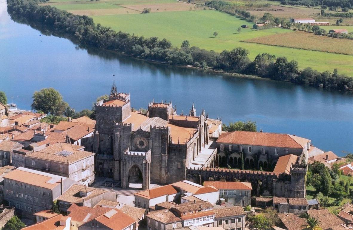 La Sigrina Tuy Hostel Tui Bagian luar foto